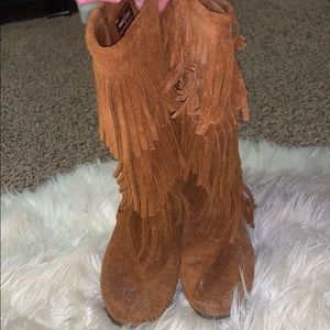 Minnetonka fringe boots